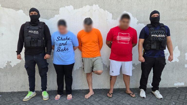 Policía desarticula banda de vacunadores en Guayaquil