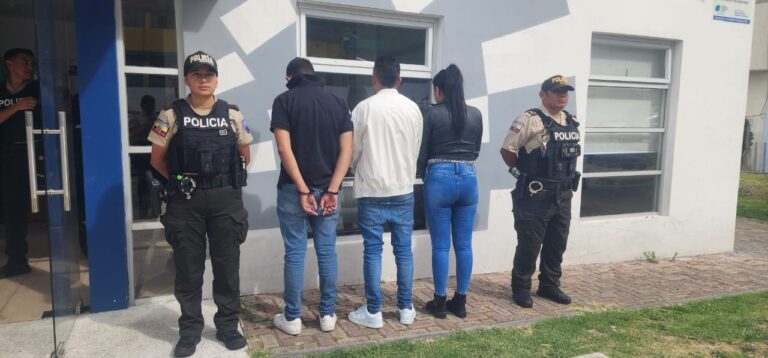 APREHENSIÓN DE TRES CIUDADANOS POR DELITO DE ROBO