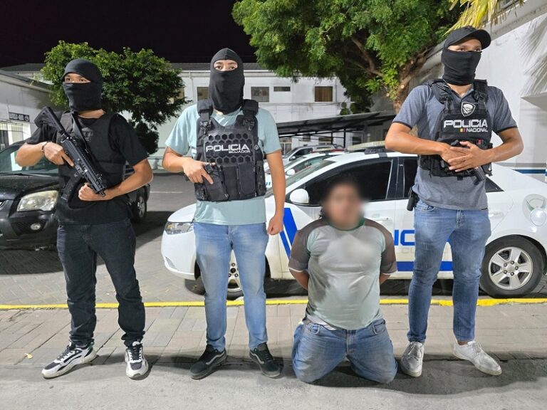 Dos aprehendidos por participar en extorsión de comerciantes