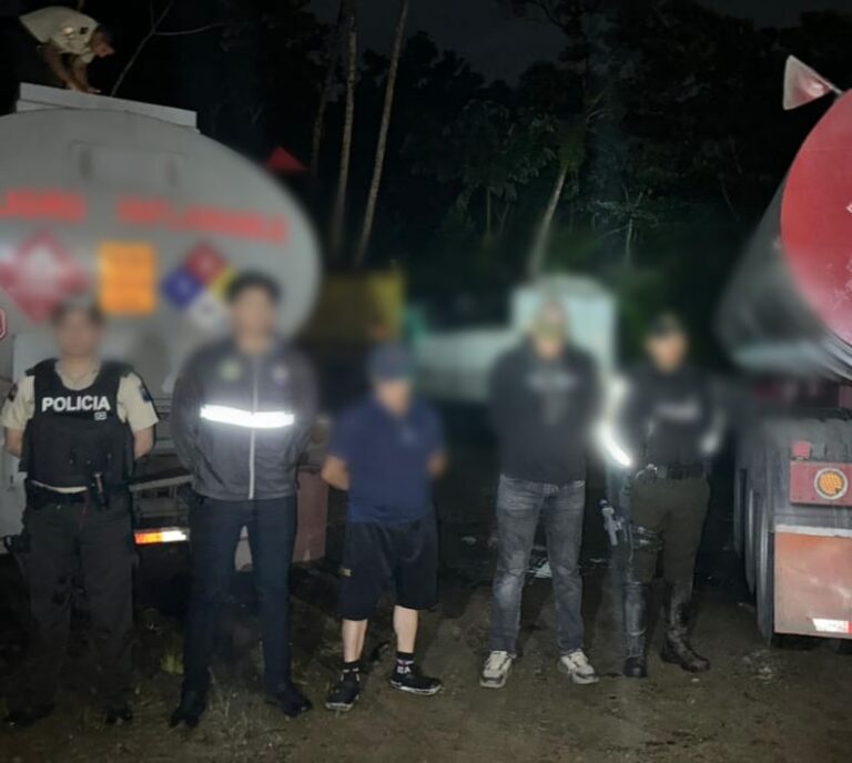 Aprehensión de dos implicados en tráfico de hidrocarburos en Quijos
