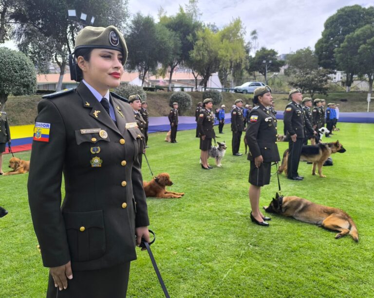 Policía Nacional del Ecuador clausura curso de guías caninos antidrogas 