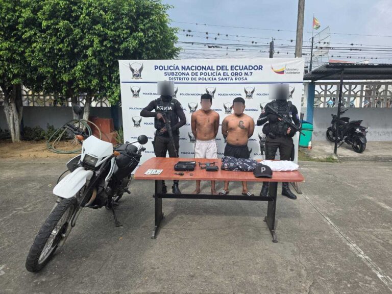 Dos aprehendidos por tenencia de armas de fuego y objetos vinculados a robo en Santa Rosa