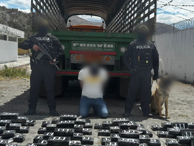 Policía Nacional incauta 650 kilos de cocaína en Imbabura