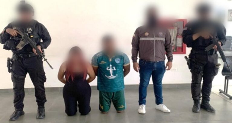 Policía Nacional aprehendió a dos personas por tenencia y porte ilegal de armas de fuego en Manta