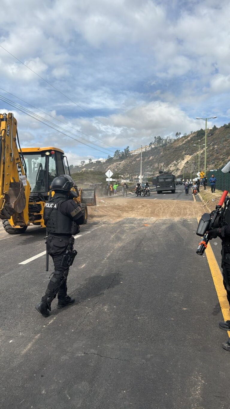 Policía Nacional restablece circulación en la Panamericana Norte