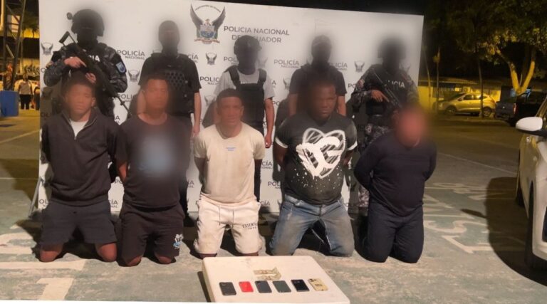 Policía Nacional aprehende a cinco sujetos por extorsión en Esmeraldas