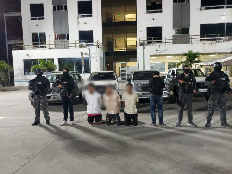 Policía Nacional aprehende a integrantes del GAO “Los Lobos” en Manta
