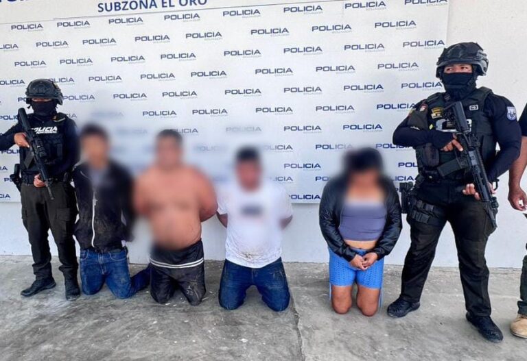 En el Puyo, la Policía Nacional captura a cuatro integrantes del GAO “Los Lobos” con armas de fuego