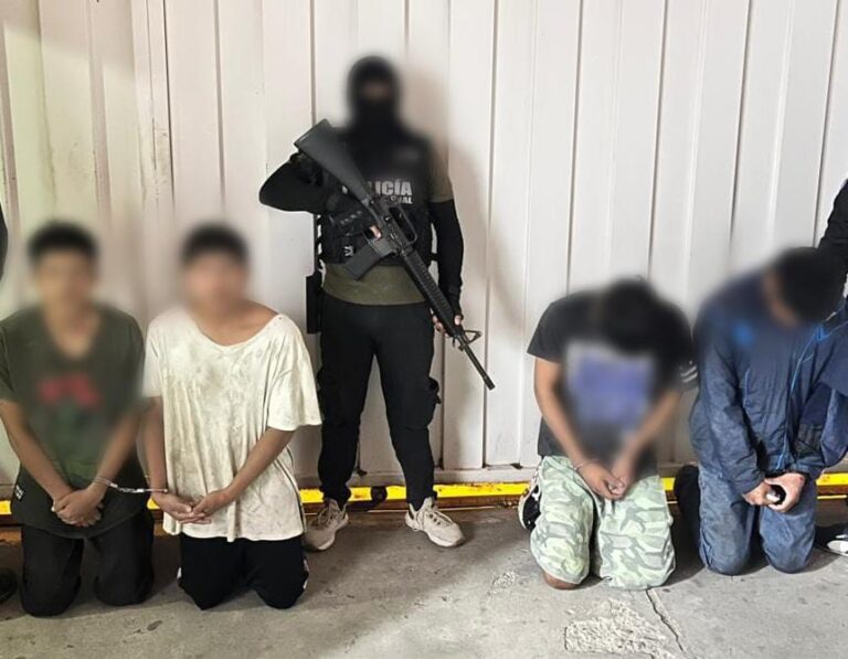 Seis presuntos integrantes de “Los Lobos” y “Los Choneros” fueron capturados con armas de fuego