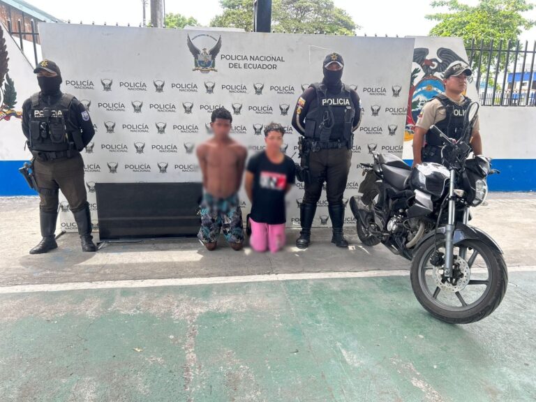 En persecución ininterrumpida fueron aprehendidos dos sujetos en Esmeraldas