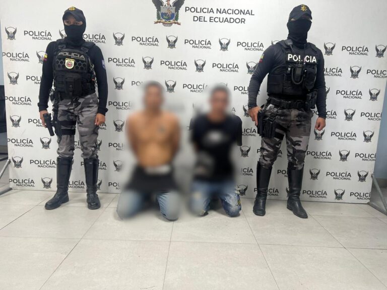 Dos sujetos armados fueron aprehendidos mediante persecución ininterrumpida, en Esmeraldas