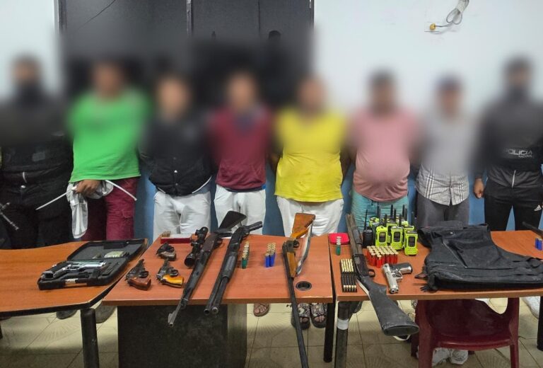 Tres aprehendidos por tenencia ilegal de armas durante intervención policial en Guayas