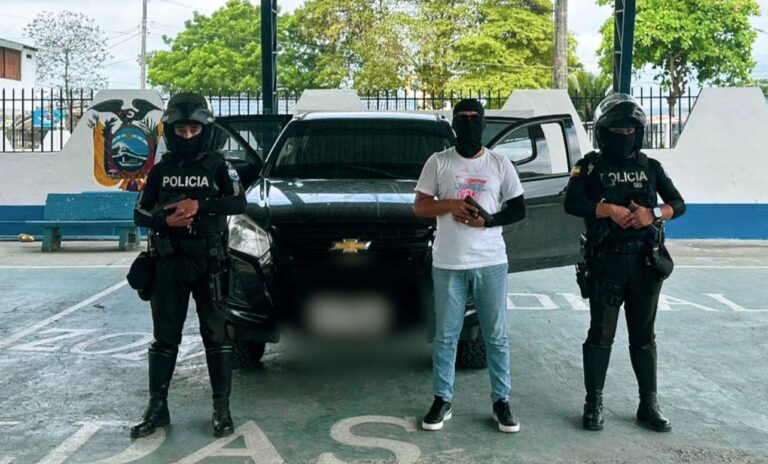Policía Nacional recuperó vehículo reportado como robado en Esmeraldas