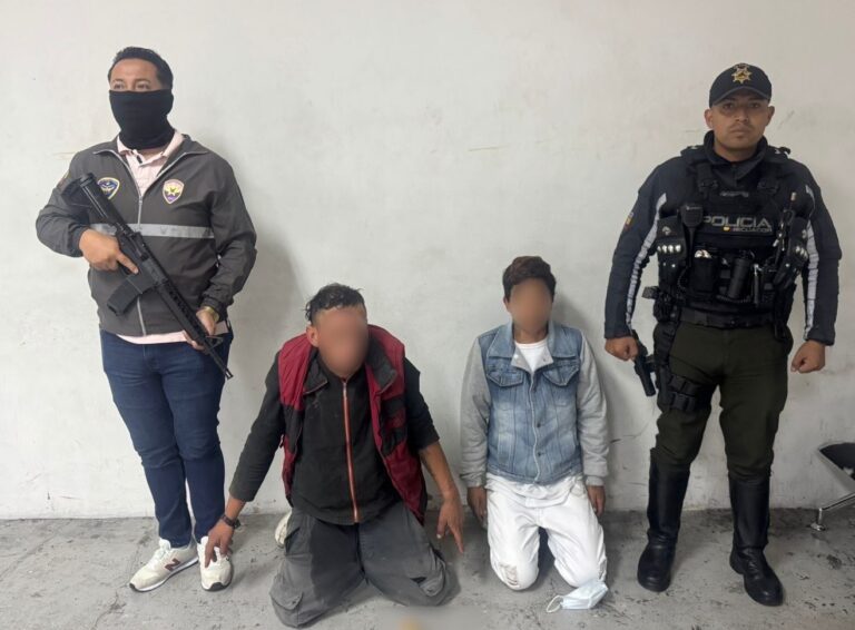 En Quito Policía Nacional aprehendió a dos ciudadanos por tráfico de sustancias catalogadas sujetas a fiscalización.