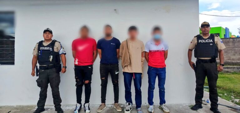 Policía Nacional captura a cuatro sujetos en Rumiñahui, por el delito de robo agravado