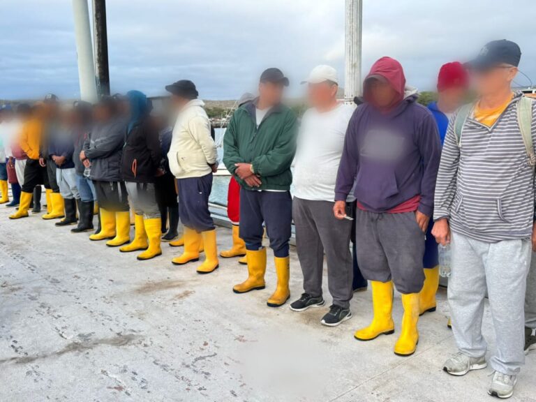 Bloque de Seguridad ejecutó operativo en Galápagos contra el tráfico de hidrocarburos y armamento
