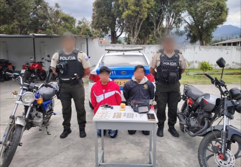 Dos ciudadanos aprehendidos por tenencia y porte ilegal de armas de fuego en Otavalo