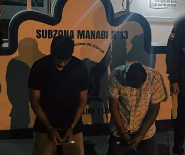 Aprehendidos dos integrantes del GAO “Los Lobos” con armas y un vehículo robado en Manabí