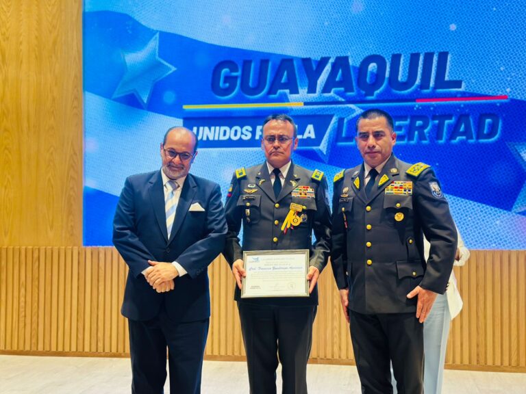POLICÍA NACIONAL DISTINGUIDA CON LA CONDECORACIÓN “HÉROES DEL GUAYAS”