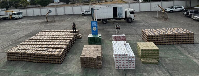 Policía Nacional decomisa cerveza de contrabando en Esmeraldas