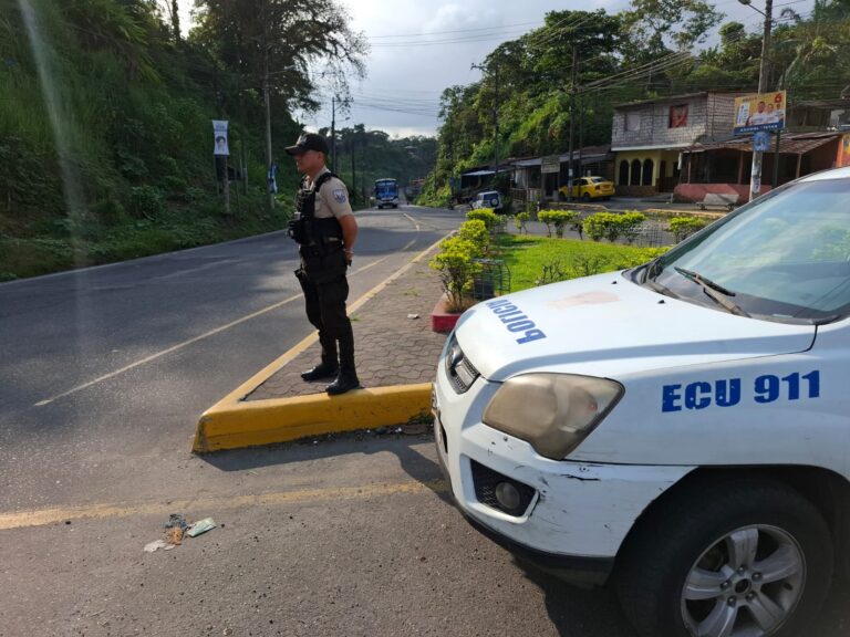 Policía Nacional garantiza seguridad a transportistas en Esmeraldas