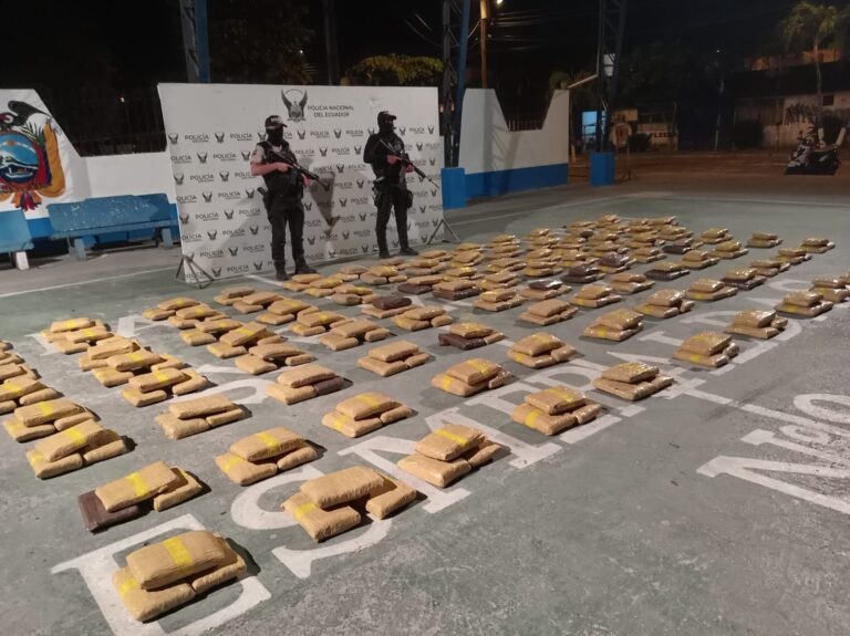 Policía Nacional decomisa 294 kilos de marihuana en Esmeraldas
