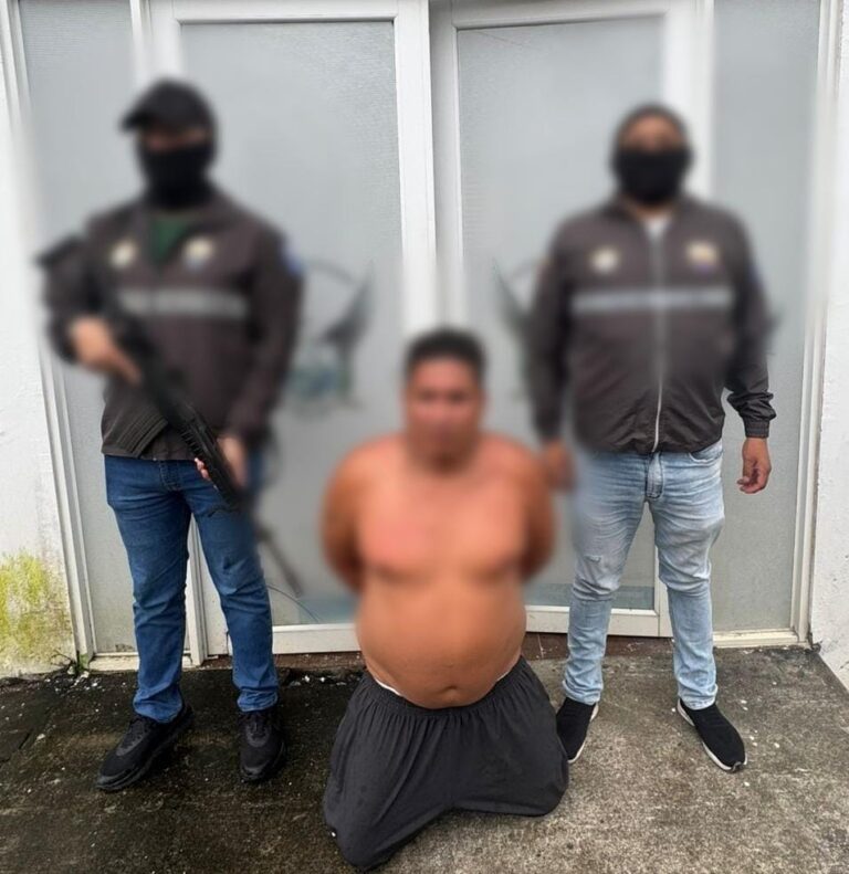Un ciudadano aprehendido por el presunto delito de almacenamiento de munición, arma de fuego y explosivos en Sucumbíos