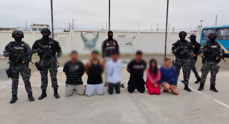Aprehendimos a seis presuntos integrantes de “Los Choneros” con armas de fuego en Santa Elena