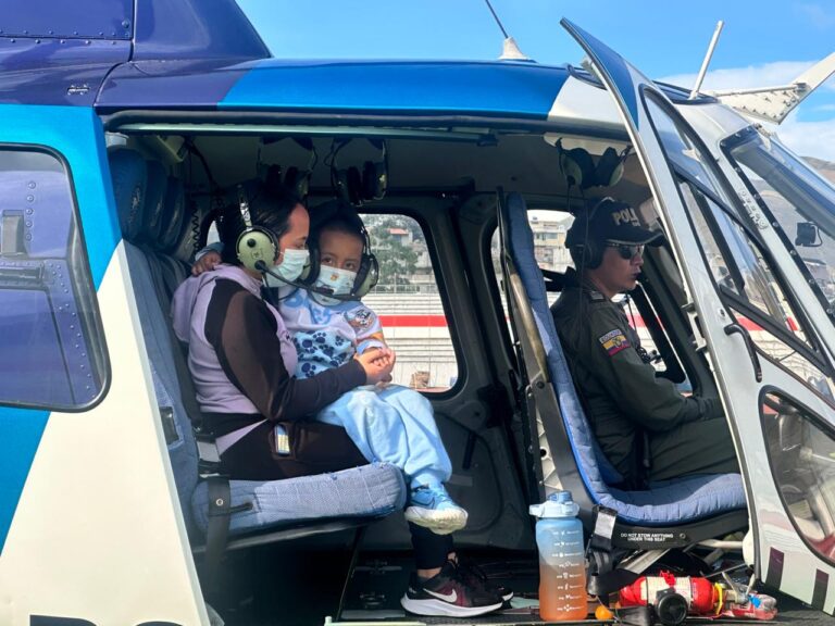 Menores de edad son trasladados desde Otavalo a Quito para recibir atención médica especializada