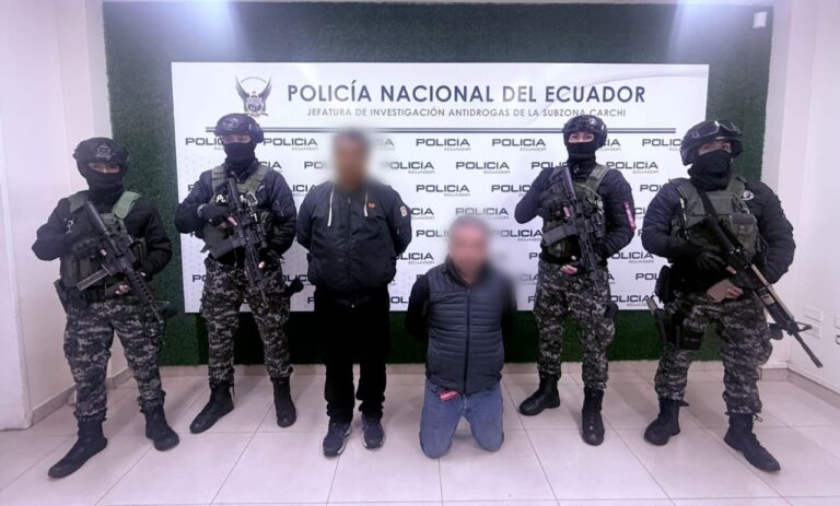 Aprehendimos a dos ciudadanos por el tenencia y porte ilegal de armas de fuego en Tulcán