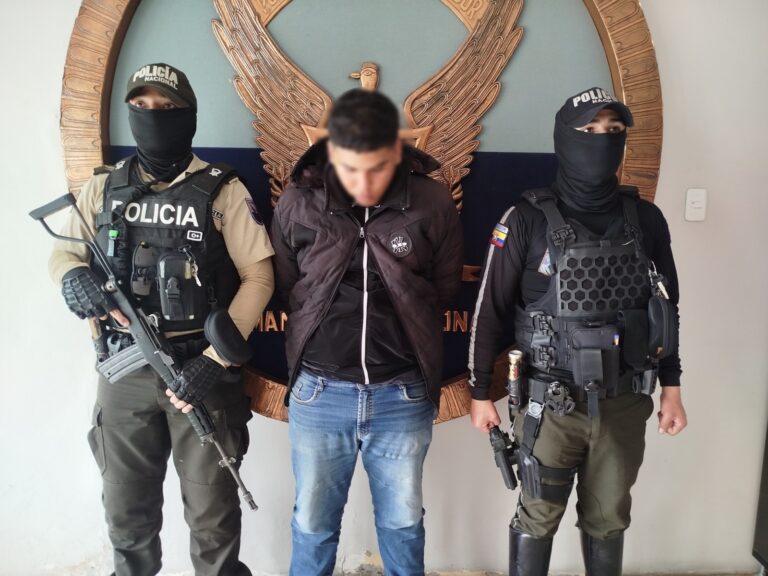 En Ambato, ciudadano fue aprehendido por el delito de cohecho a un servidor policial