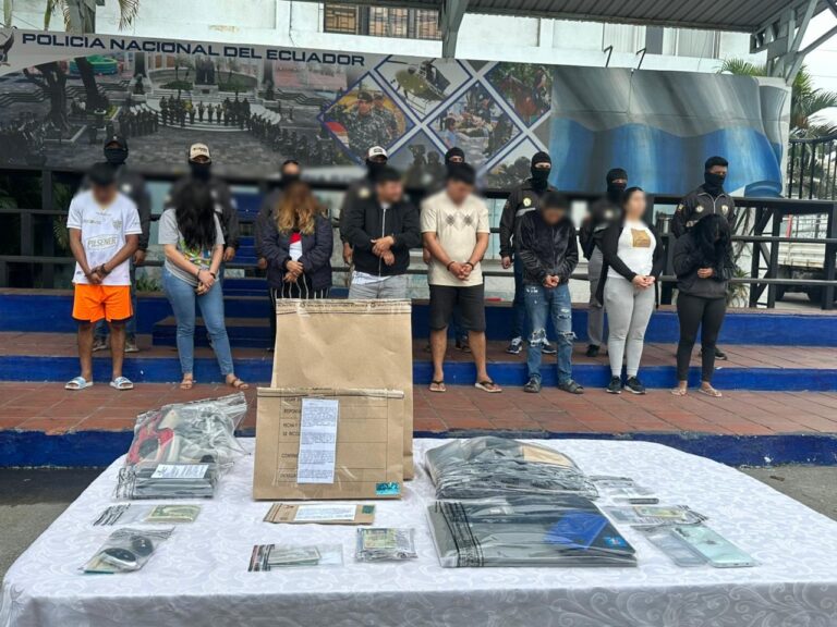 Policía captura a 10 presuntos secuestradores exprés tras operativos en Guayas y Los Ríos