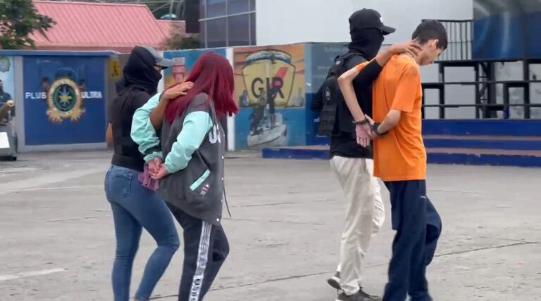 Secuestradores y extorsionadores aprehendidos tras operativos en Guayaquil y Lomas de Sargentillo