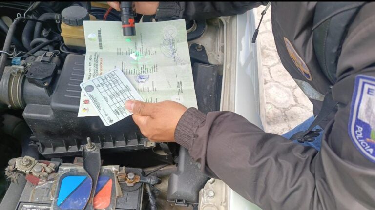 03 vehículos retenidos durante operativo en feria de vehículos en Riobamba