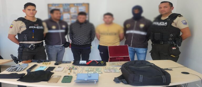 Aprehendimos a dos sujetos, presuntos integrantes al GAO “Los Lobos”, con armas de fuego
