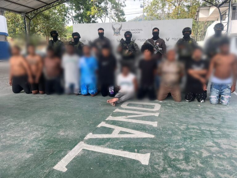 Aprehendimos a 11 presuntos integrantes del grupo delictivo «Los Lobos» en Esmeraldas