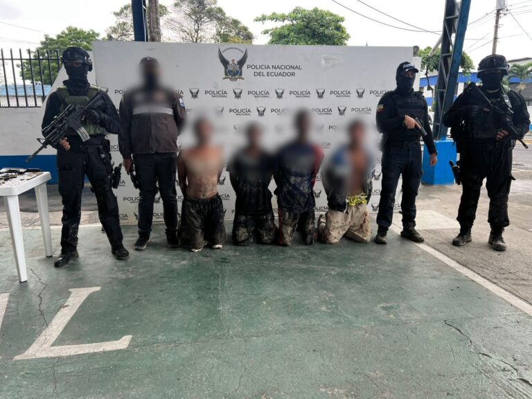 Cuatro integrantes del GAO “Los Lobos” implicados en varios delitos fueron capturados en Esmeraldas