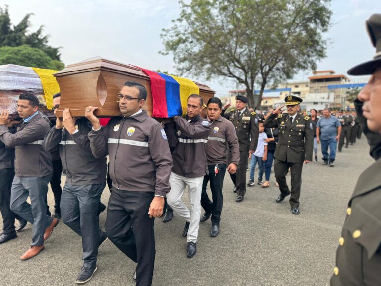 La Policía Nacional de luto por la pérdida de dos héroes en ataque armado en Manabí
