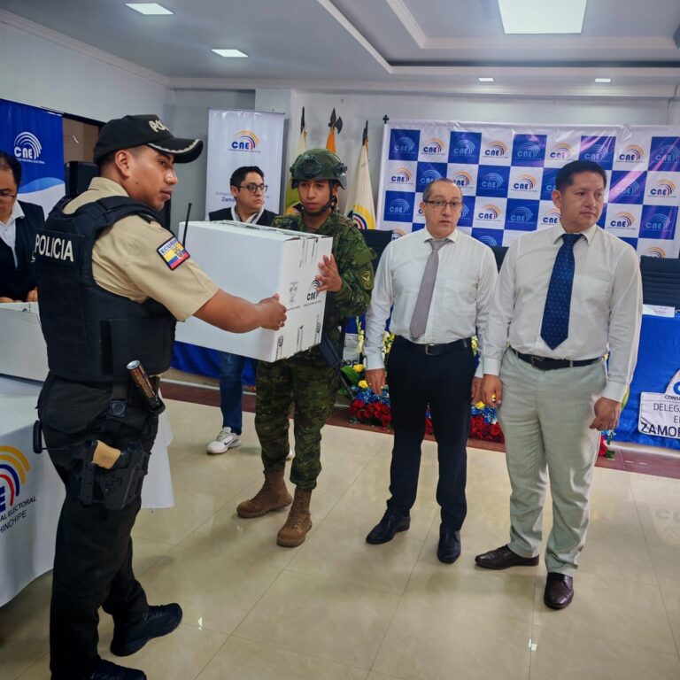 Policía Nacional garantizó la seguridad durante el Voto Asistido en Casa para el proceso electoral Referéndum y Consulta Popular 2025.
