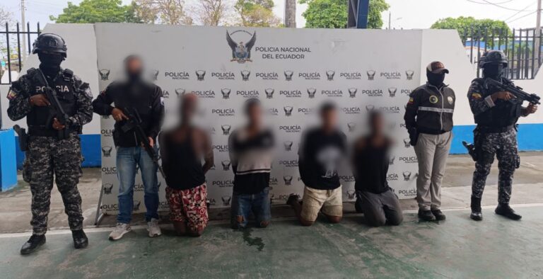 Policía Nacional capturó a cuatro presuntos integrantes del GAO “Los Lobos” en Esmeraldas