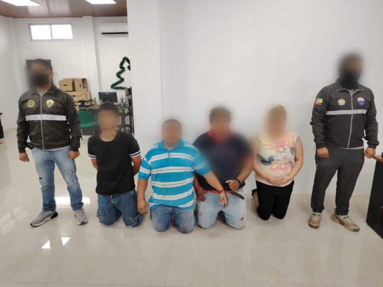 Cuatro ciudadanos capturados por el delito de robo de vehículos en Guayas