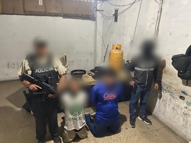 Aprehendimos a dos sujetos por tenencia y porte de arma en Milagro