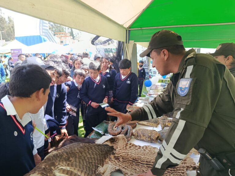 Feria “Unidos por la Niñez y Adolescencia, Libre de Reclutamiento” fortalece la prevención y la convivencia en Chimborazo