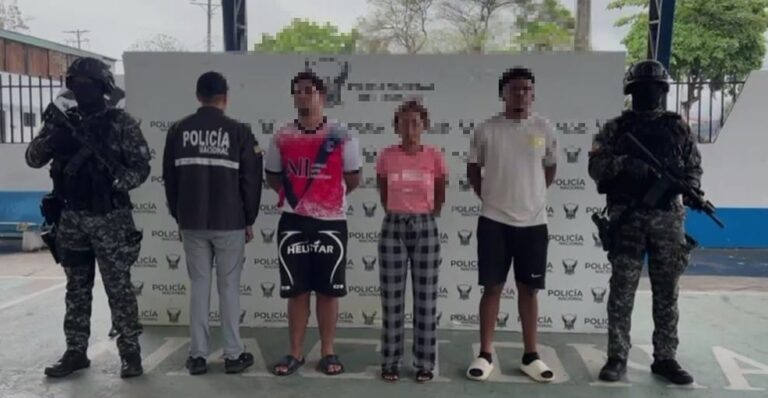 La Policía Nacional combate el delito con la aprehensión de tres presuntos extorsionadores en Esmeraldas