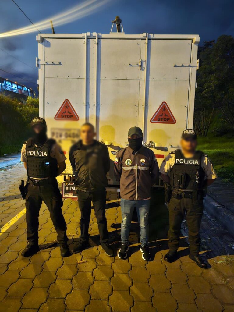 Incautamos en Ibarra, más de 700 tacos de dinamita camuflados en un camión