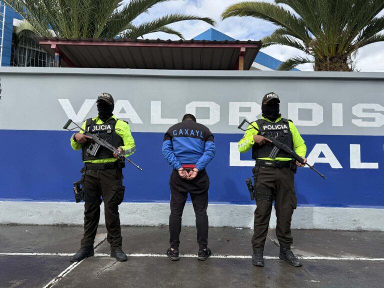Policía aprehende a ciudadano con 200 kilos de marihuana y detecta vehículo con irregularidades en Ambato