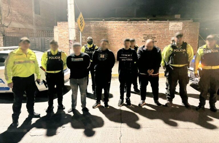 Policía aprehende a cuatro presuntos implicados en un asalto a una avícola en Guano
