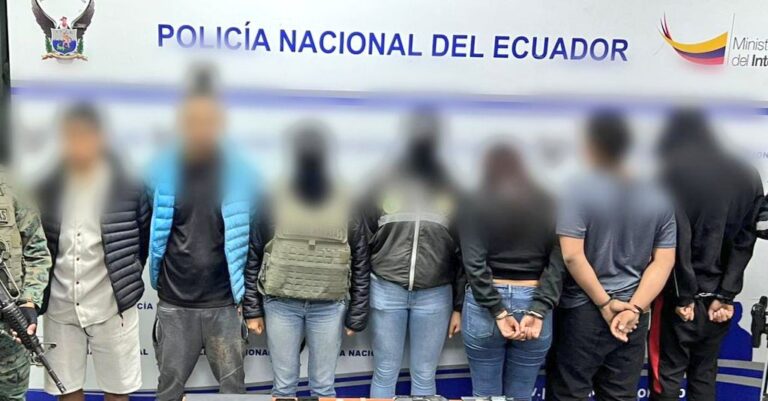 Aprehendimos a cinco presuntos integrantes de la estructura criminal “Los Lobos”, con drogas y armas de fuego en Ambato