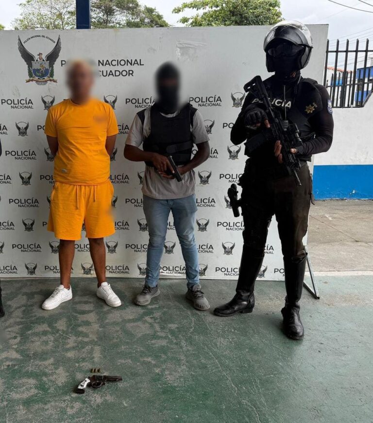 Aprehendimos en Esmeraldas a un presunto integrante de la estructura criminal “Los Tiguerones” con un arma de fuego
