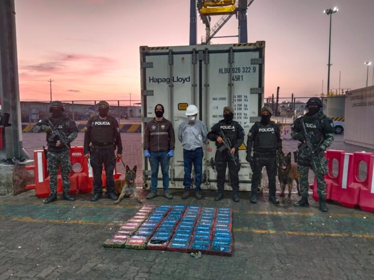 “Gran Encuentro 126” detecta y neutraliza contaminación de contenedor en Posorja